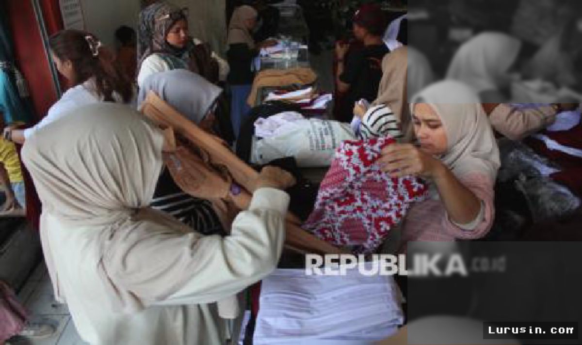 Lonjakan 100%, Pedagang Seragam Pasar Kosambi Bandung Kewalahan