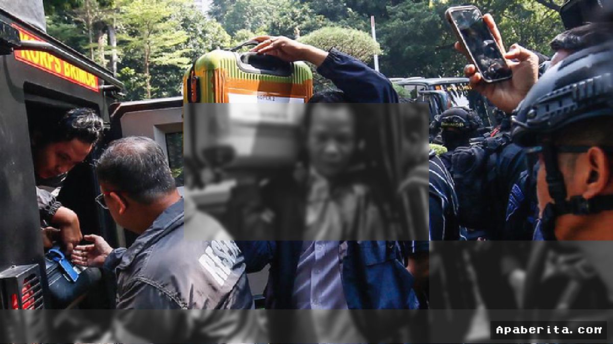 Jakarta — Koper Berisi 74 Kg Emas Sitaan dari Sentul Tiba di Polda Metro
