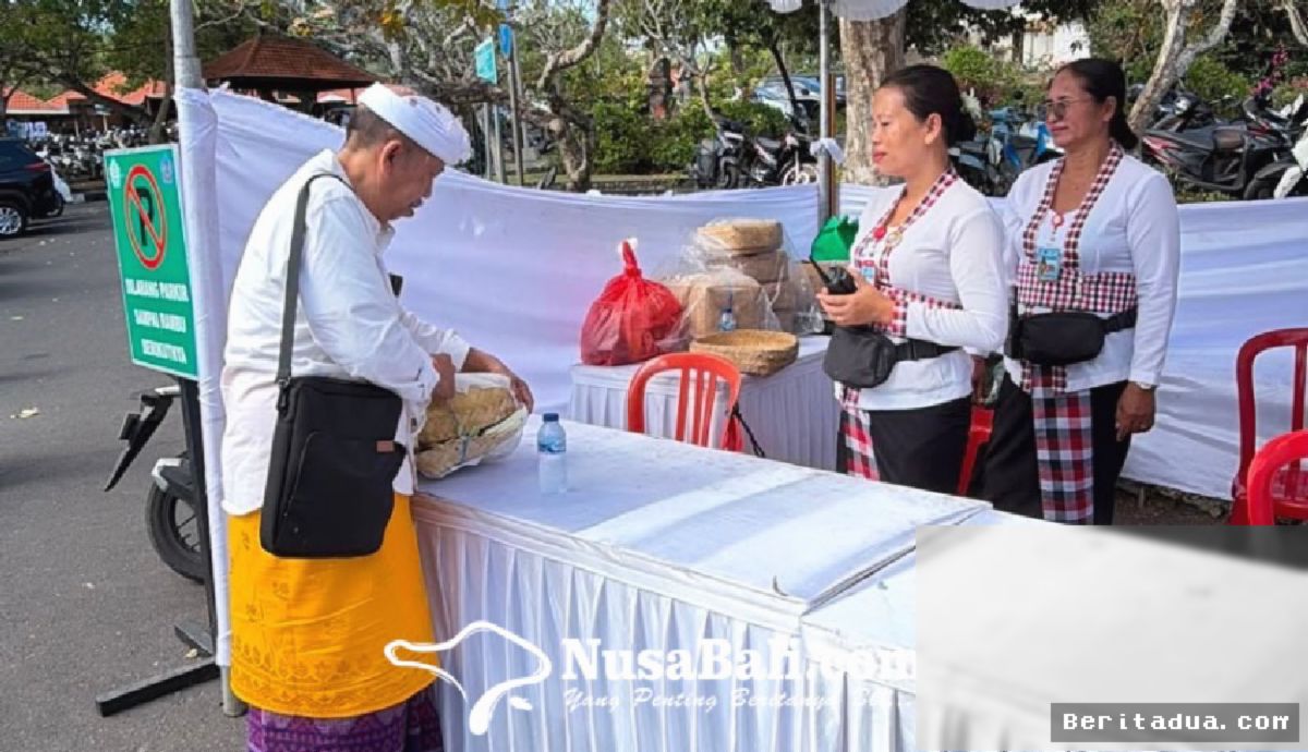 Desa Adat Pecatu Imbau Pamedek Gunakan Besek di Pura Uluwatu