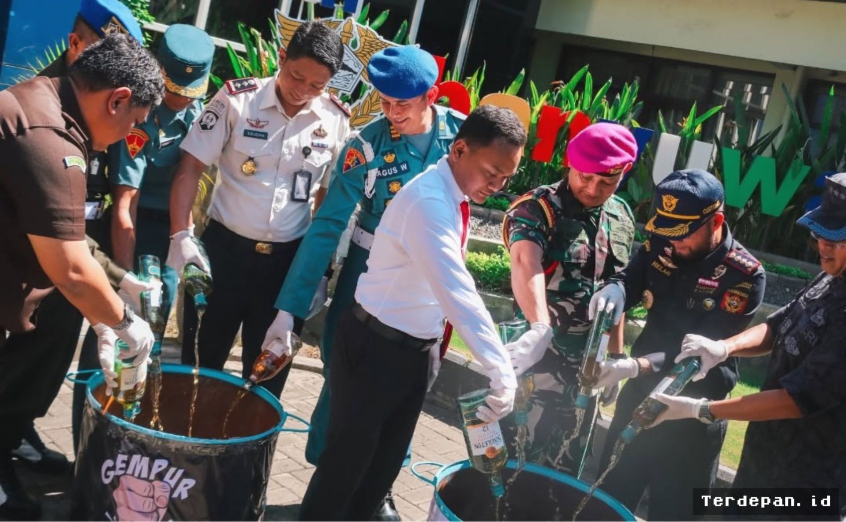 Banyuwangi — Bea Cukai Musnahkan Rokok dan MMEA Ilegal Senilai Miliaran Rupiah