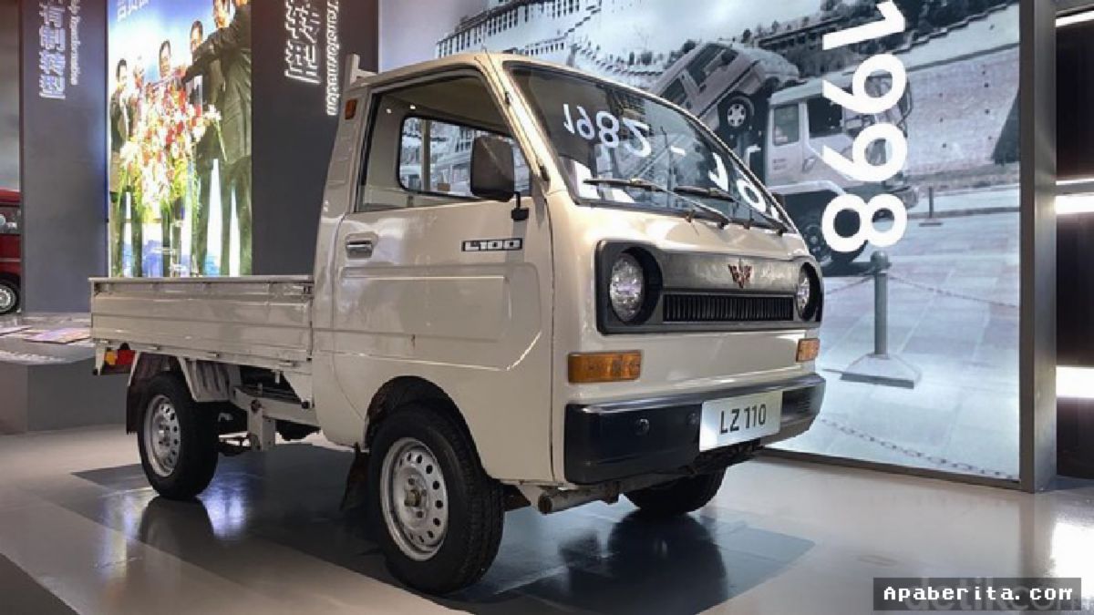 Wuling Pamerkan Mobil Pertama Hasil Transisi dari Pabrik Traktor