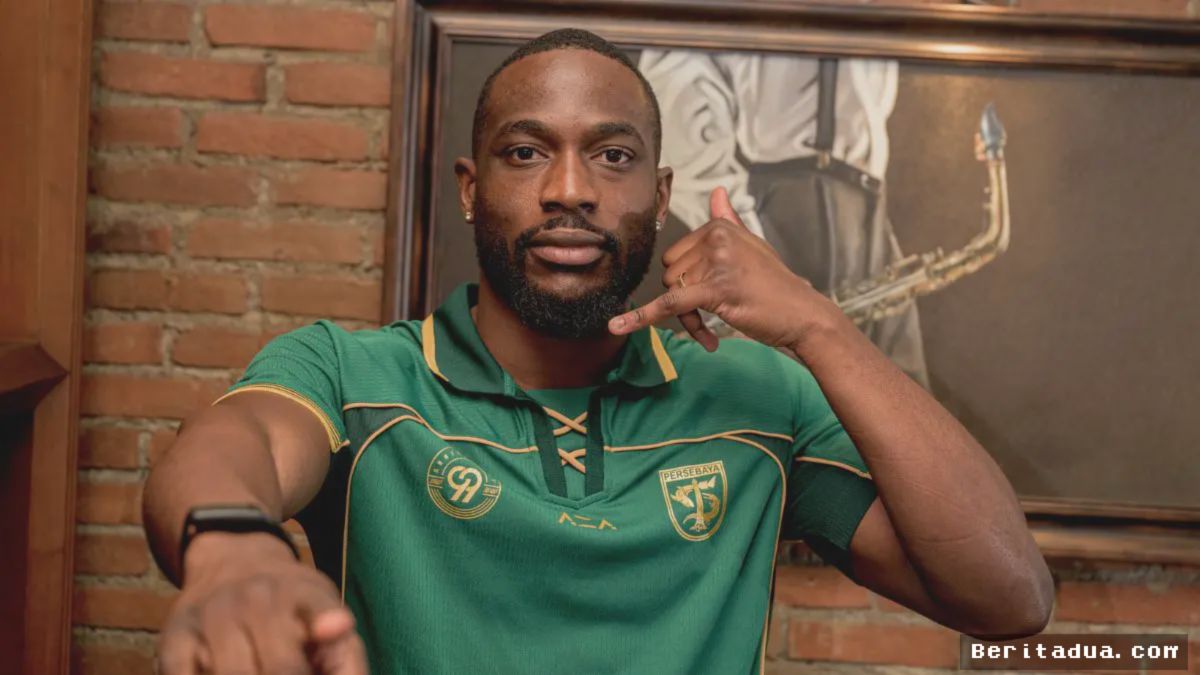 SURABAYA — Yann Mabella Resmi Jadi Bomber Persebaya, Targetkan Gol untuk 100 Tahun Klub
