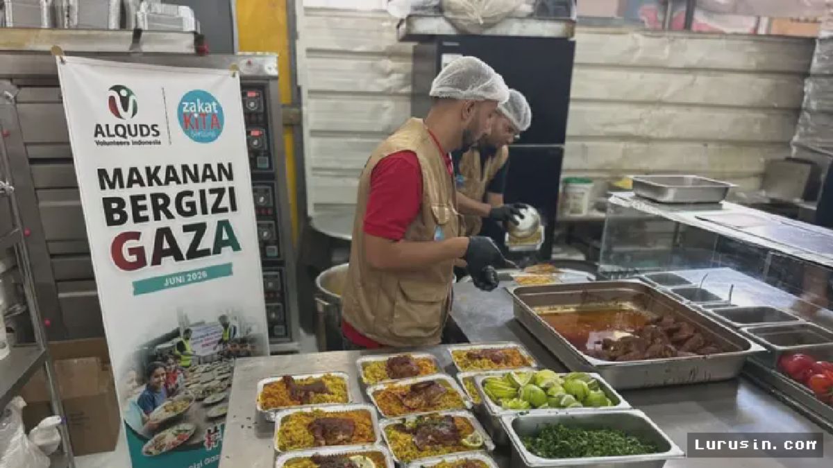 Relawan Al-Quds Siapkan Hidangan untuk Anak-anak Gaza