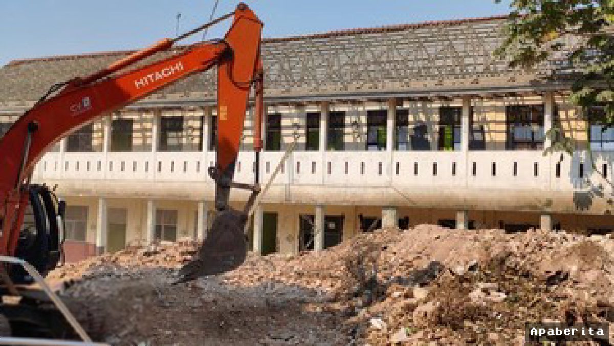 Usai Polemik Panjang, Bangunan SDN Pocin 1 Depok Dibongkar