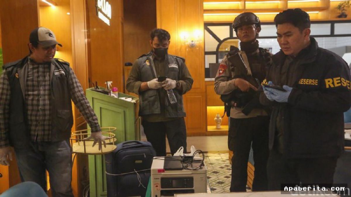 Polisi Bongkar Brankas 2x1 Meter di Kafe de'Clan Cipete