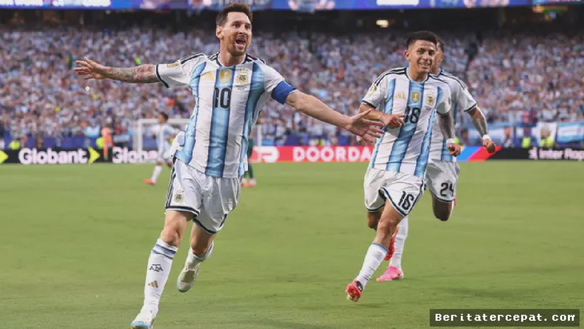 Arlington — Messi Selebrasi 'Sleep' Ronaldo Usai Hat-trick Argentina vs Aljazair