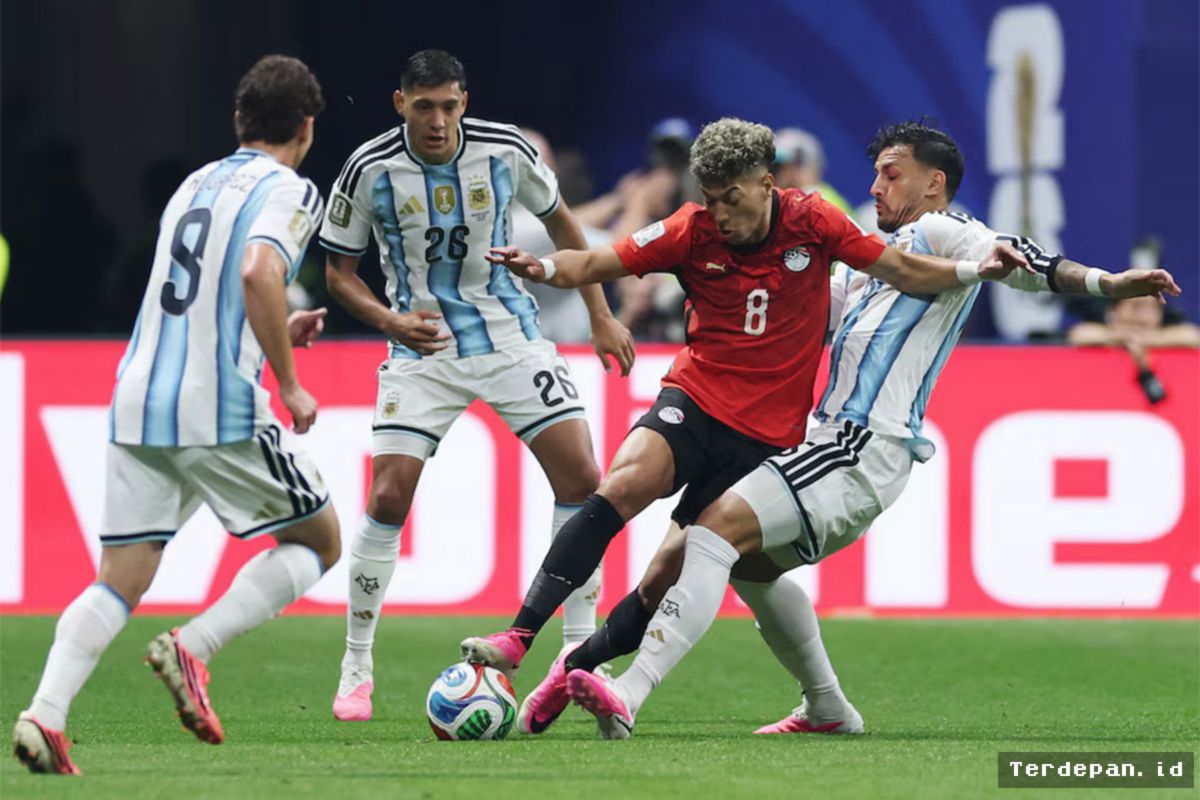 KAIRO — Zico Tuding Wasit Rampas Mimpi Piala Dunia Mesir