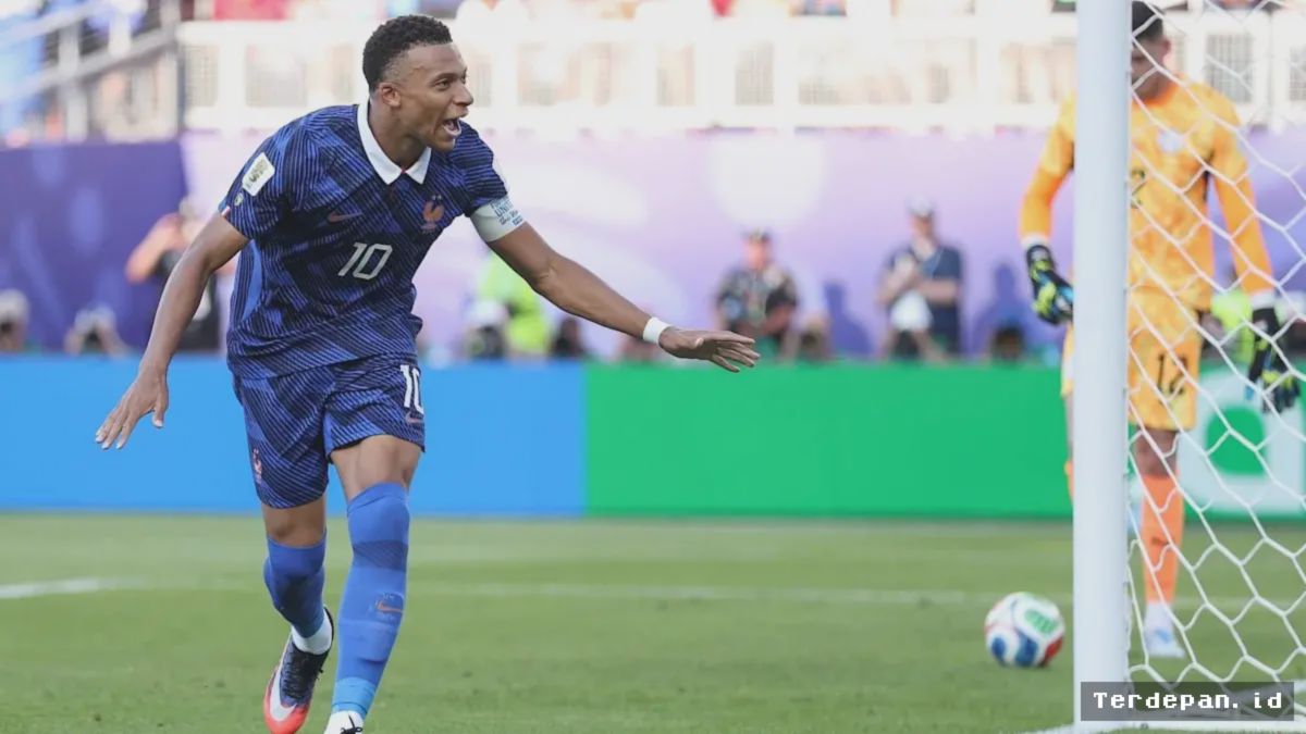 PARIS — Di balik permainan atraktif dan aliran bola cepat yang kerap