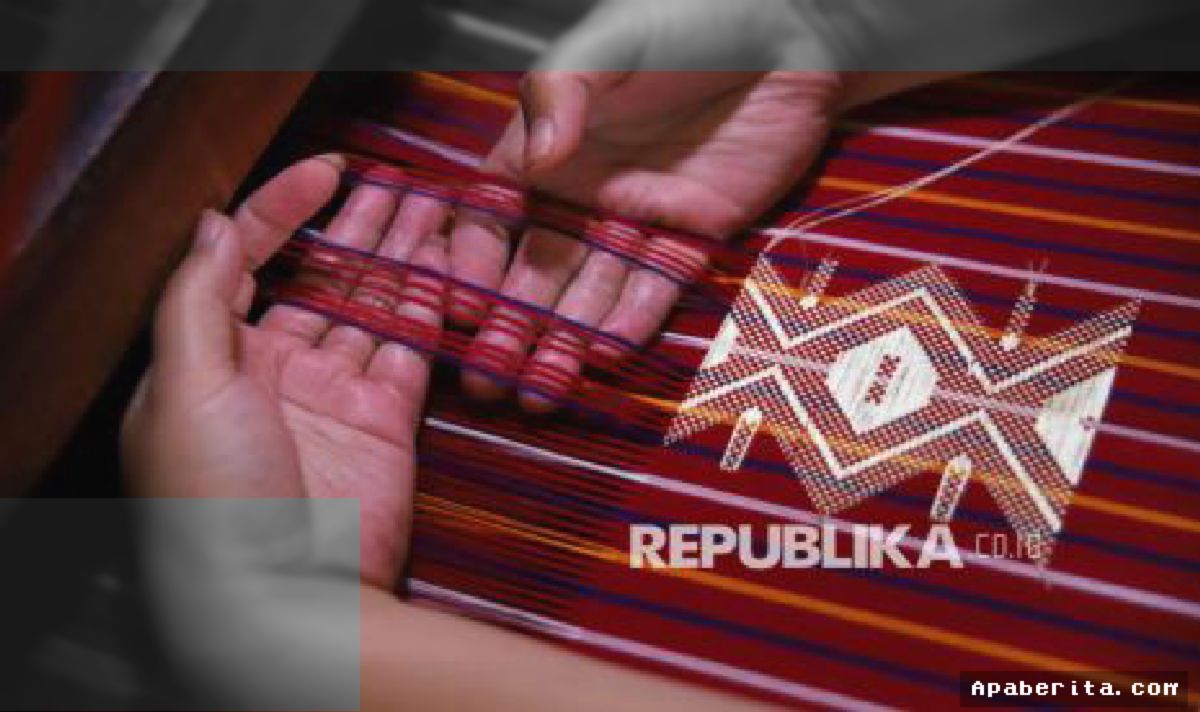[BERASTAGI] — Tradisi Tenun Ulos Karo Bertahan Sejak Abad ke-14