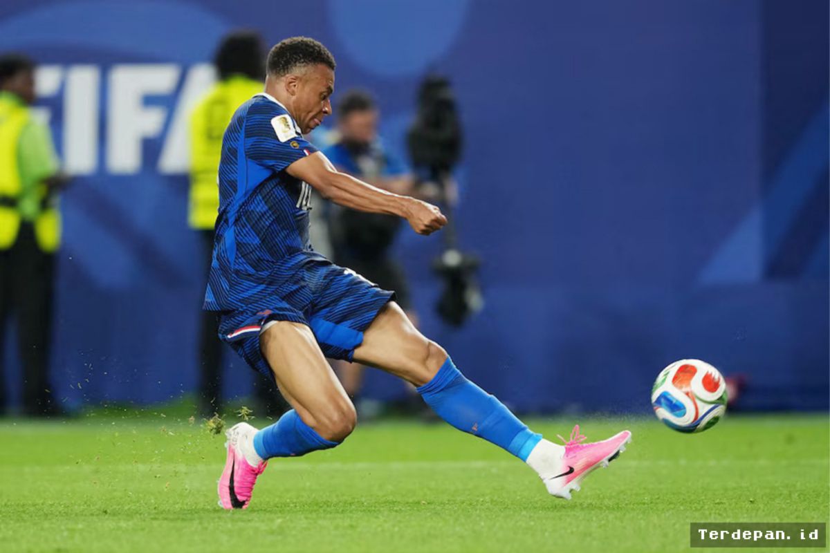 MADRID — Real Madrid Pasang Badan untuk Mbappe, Kecam Komentar Rasis Senator Paraguay
