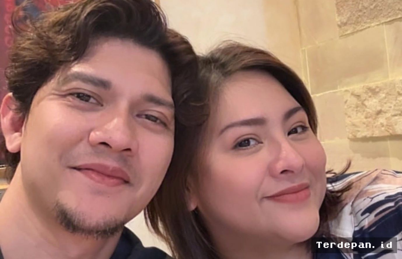 Jakarta — Iko Uwais Umumkan Kehamilan Anak Ketiga Audy Item