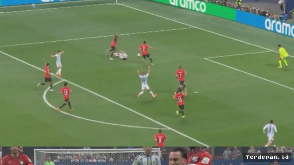 MANCHESTER — Rooney: Penalti Argentina Lawan Mesir Palsu, Sudutkan Negara Afrika