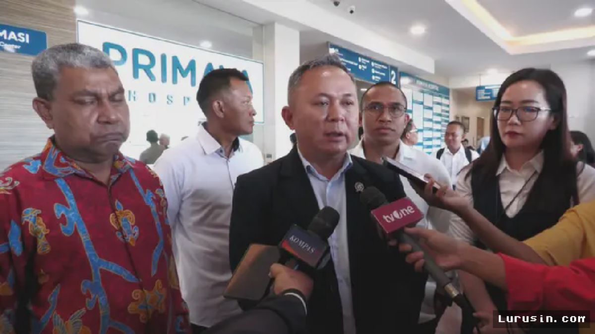 Makassar — Mugiyanto Jenguk Satpol PP Korban Kerusuhan Makassar