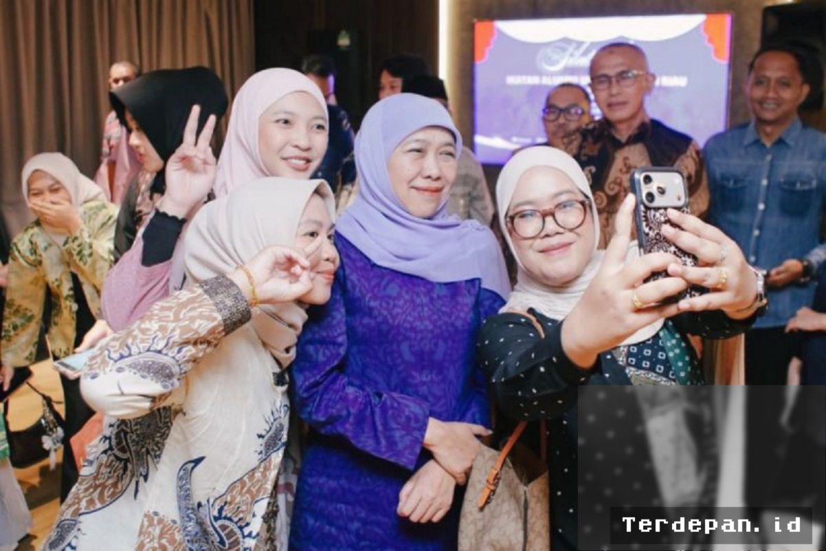 SURABAYA — Ketua Umum PP IKA Unair Khofifah Indar Parawansa Menyoroti Peran Strategis Alumni dalam Mendorong Ekosistem Inovasi Daerah