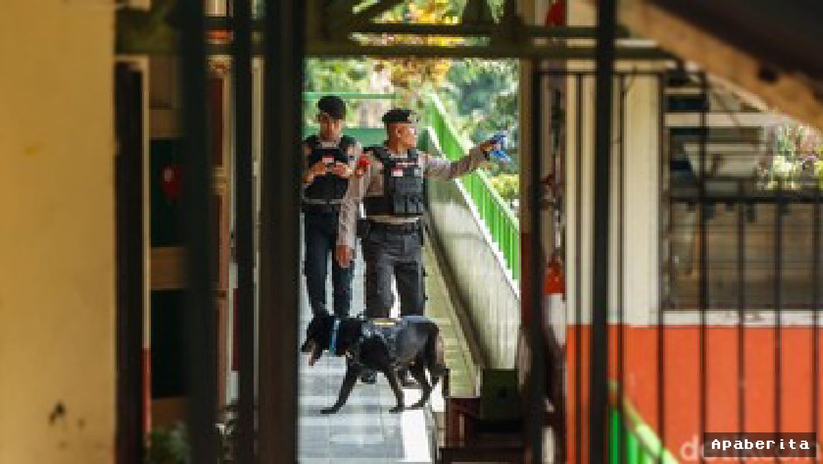Polisi Amankan Pelaku Teror Ancaman Bom SDN Srengseng Sawah 15