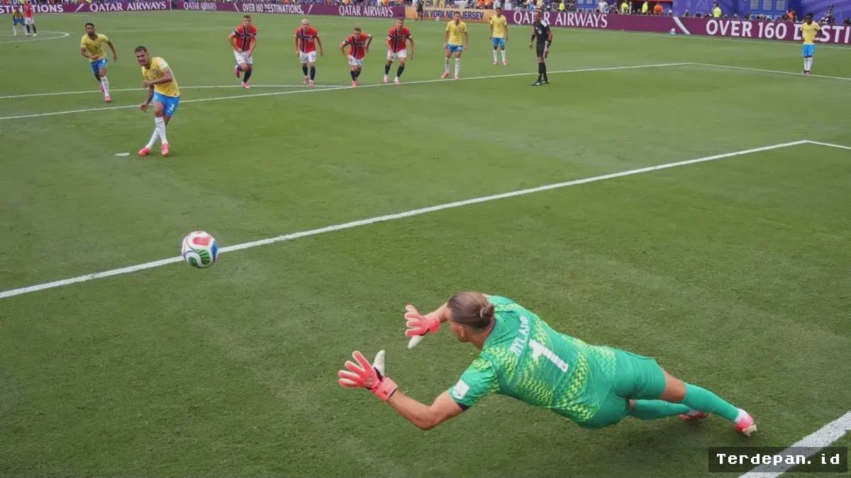 OSLO — Kiper Utama Norwegia Orjan Nyland Ungkap Kunci Sukses Jinakkan Brasil