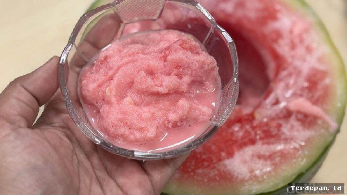 Metode Dua Bahan Ubah Semangka Beku Jadi Es Krim Lembut