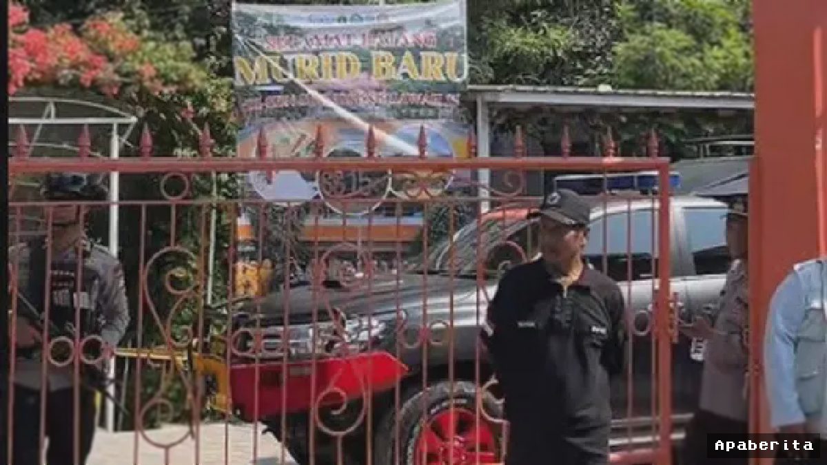 Gegana dan Densus 88 Sterilisasi SDN Srengseng Sawah 15 Usai Ancaman Bom