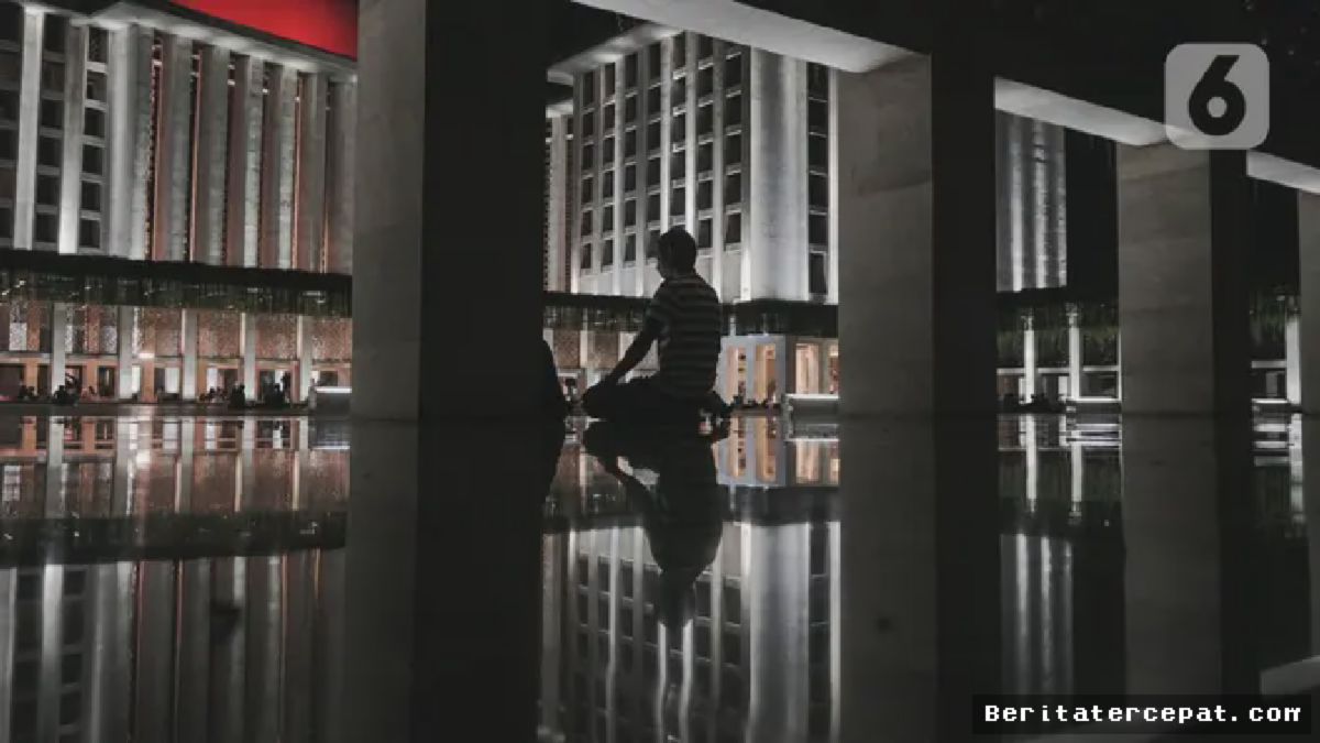 JAKARTA — Ribuan umat Muslim memadati Masjid Istiqlal sejak Rabu (25/3) petang