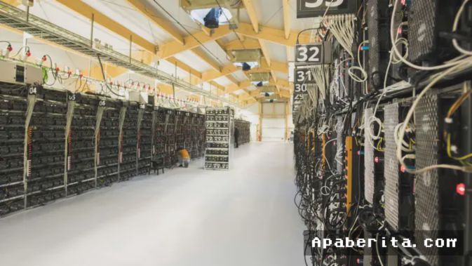 Reykjavik – Industrialisasi aset kripto terus bergerak ke wilayah dengan sumber daya energi berlimpah. Di dekat Reykjavik, Islandia, sebuah fasilitas bernama 'Genesis Farming' berdiri sebagai salah satu sentra penambangan Bitcoin terbesar di dunia, memanfaatkan lanskap vulkanik yang dingin untuk menjaga operasional ribuan komputer super tetap optimal.