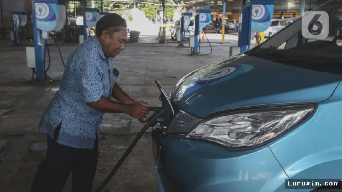 Jakarta — Blue Bird Perkuat Armada Listrik di Kantor Pusat