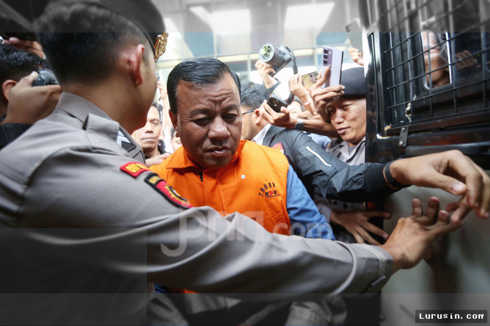 KPK Geledah DPRD Kuansing Terkait Pengepul Uang Suhardiman Amby