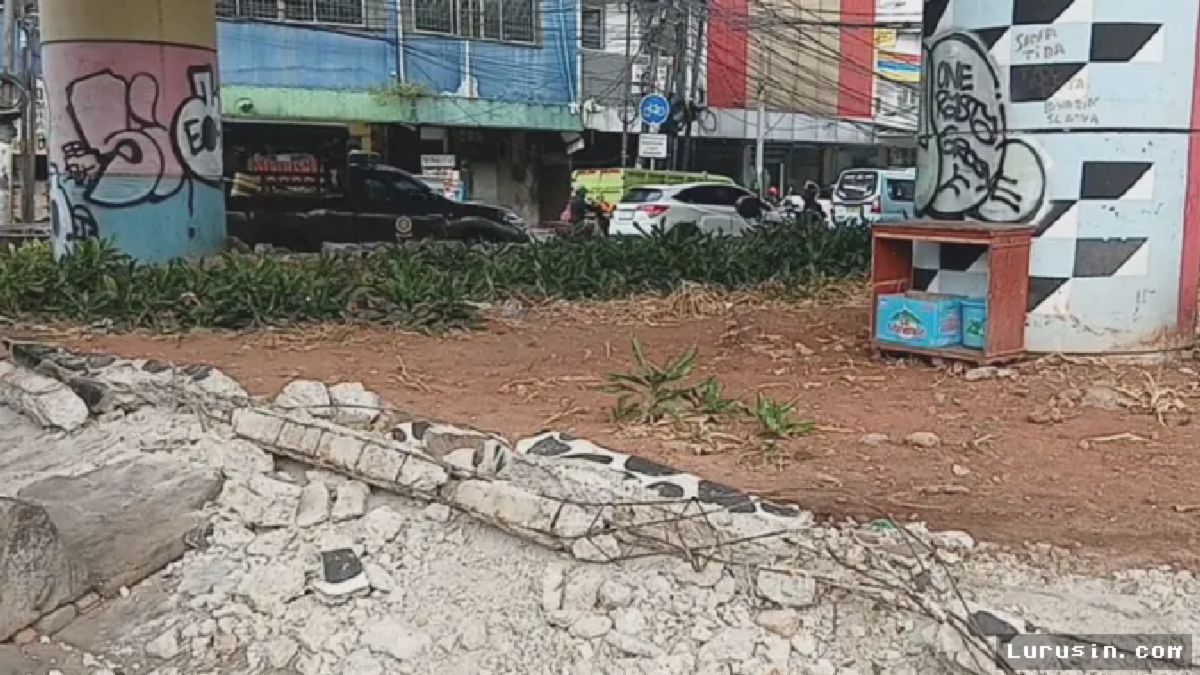 Jakarta Timur — Pagar Besi Flyover Kampung Melayu Raib Dicuri Komplotan ‘Rayap Besi’