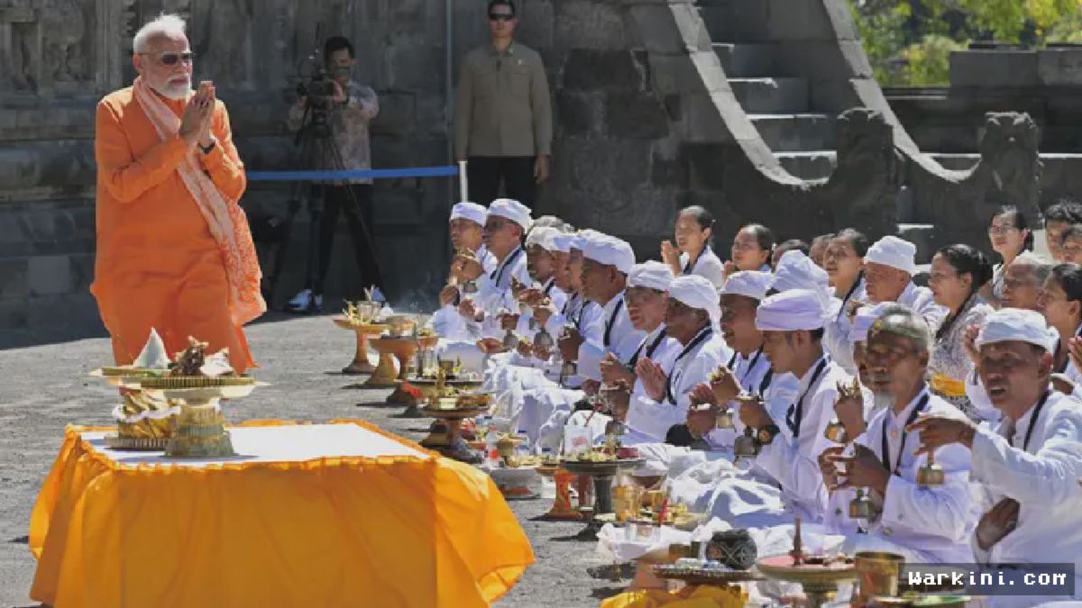 Yogyakarta — PM India Narendra Modi Ibadah di Candi Prambanan