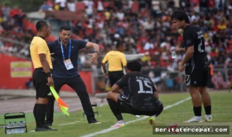 TANGERANG  — Klub kasta tertinggi sepak bola Indonesia, Persita Tangerang, resmi memulai rangkaian persiapan untuk menyongsong kompetisi BRI Super League musim 2026/2027. Pelatih kepala Carlos Pena mengonfirmasi bahwa fokus utama tim saat ini adalah membangun fondasi fisik yang kokoh serta menggelar pemusatan latihan (training camp/TC) guna menyatukan visi permainan.