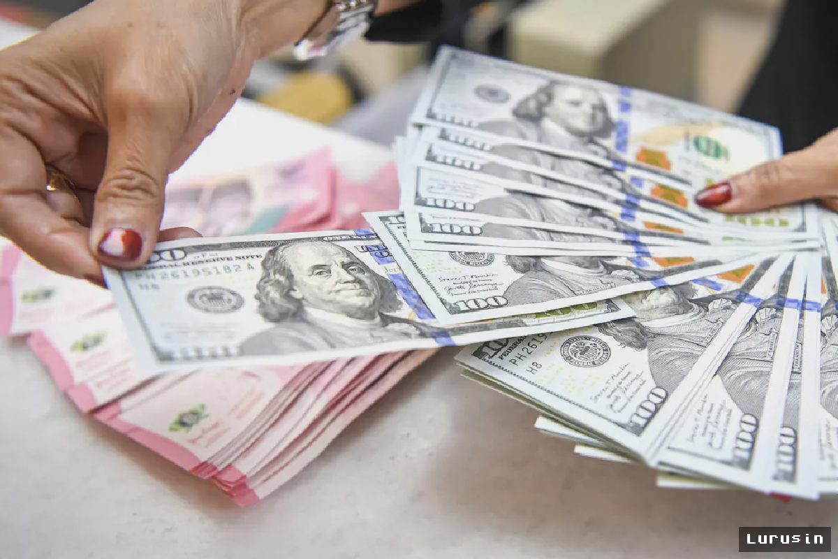 Rupiah Sentuh Rp18.070, Pasar Modal Indonesia Kompak Menguat