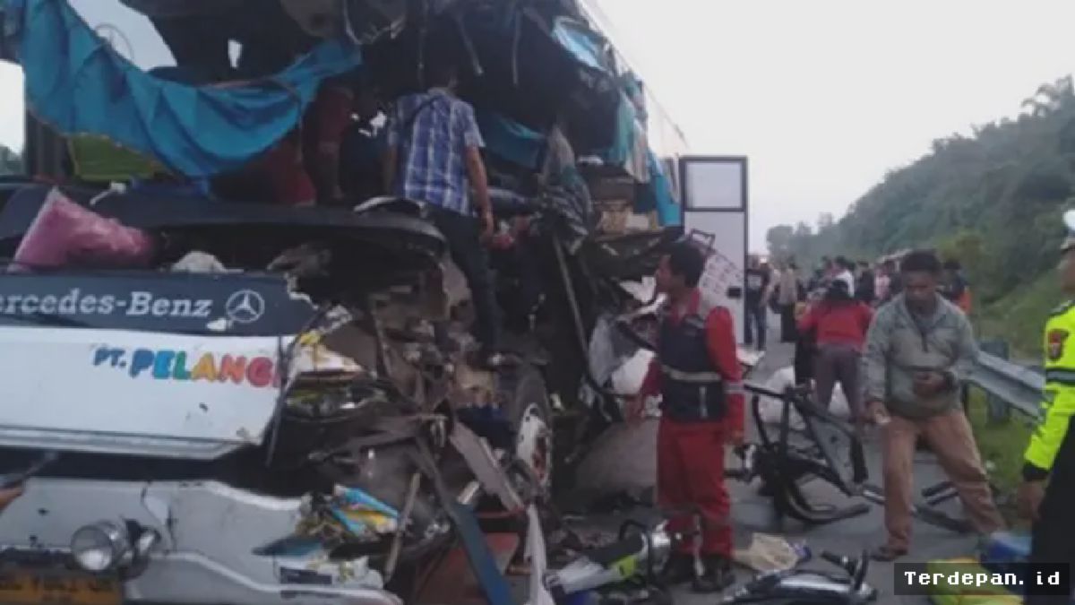 Bus Tabrak Truk Tronton di Tol Pekanbaru-Dumai, Dua Tewas
