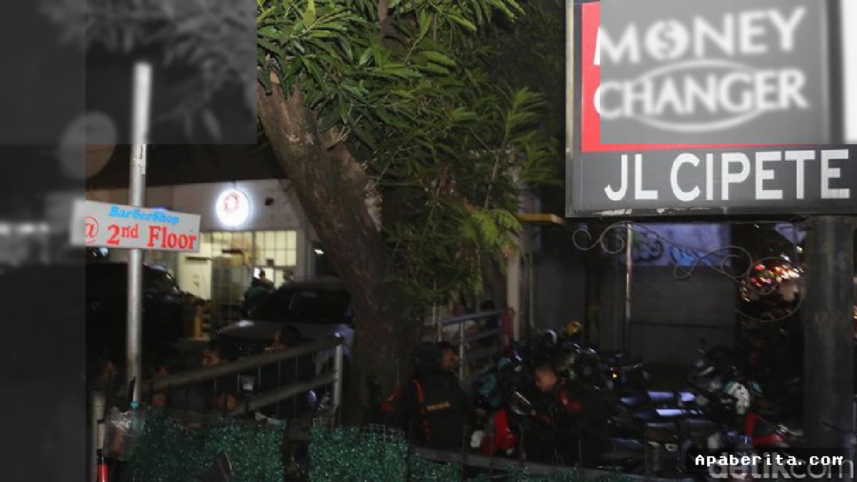 Polisi Sita Uang Rp7,2 Miliar dari Money Changer Cipete