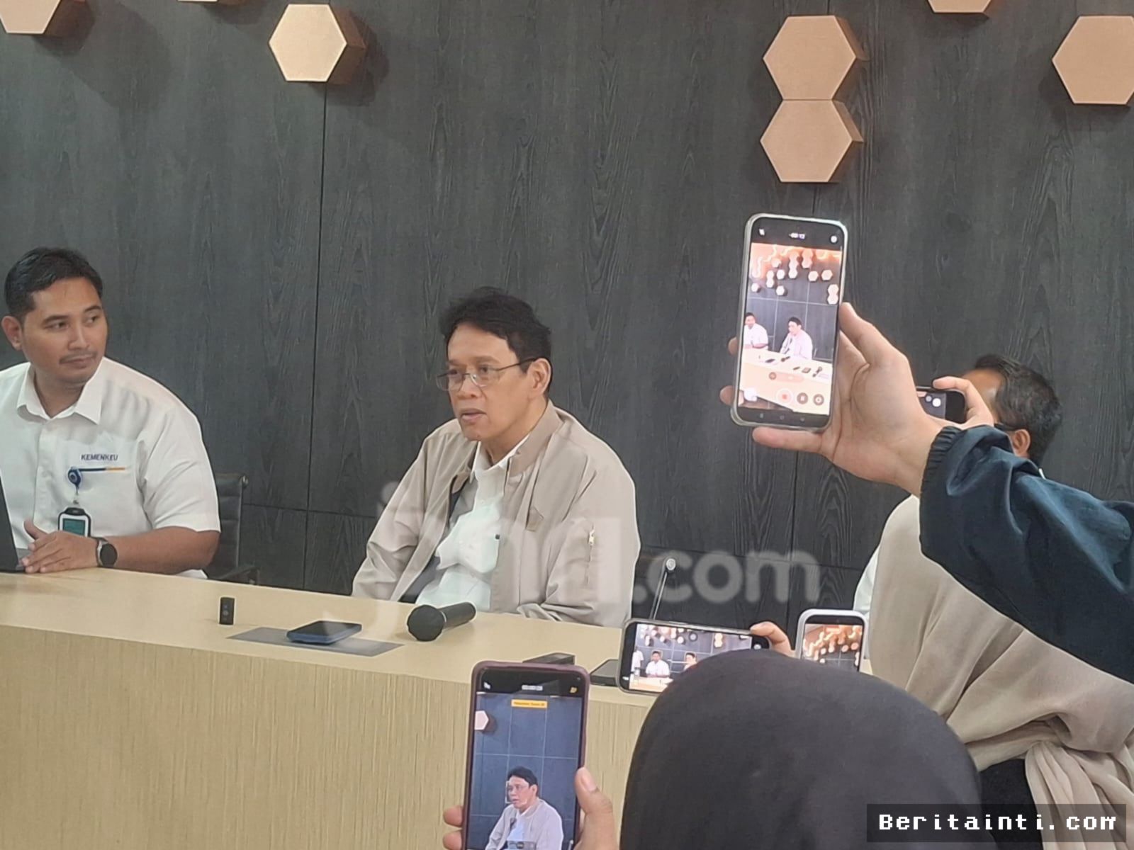 Jakarta — Menkeu Purbaya Siap Evaluasi Pajak JHT demi Daya Beli Buruh