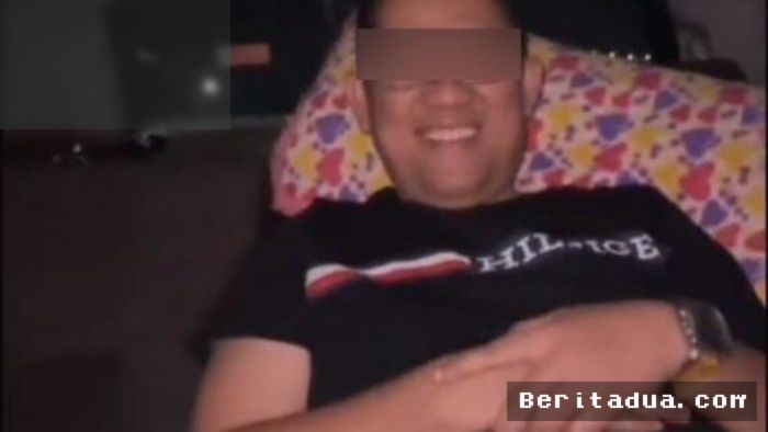SURABAYA, Beritadua.com  – Dunia kepegawaian di lingkungan Pemerintah Kabupaten Bangkalan terguncang. Seorang Aparatur Sipil Negara (ASN) yang menjabat sebagai Sekretaris Dinas Perumahan Rakyat dan Kawasan Permukiman (PRKP), Ruly Yunis Setiawati, ditemukan tewas secara tragis di dalam mobil yang terparkir di area Terminal 1 Bandara Internasional Juanda, Sidoarjo. Hasil penyelidikan terbaru mengungkap, kematian birokrat tersebut bukanlah peristiwa biasa, melainkan sebuah tindak pembunuhan yang diduga kuat dilakukan oleh sindikat penipuan profesional.