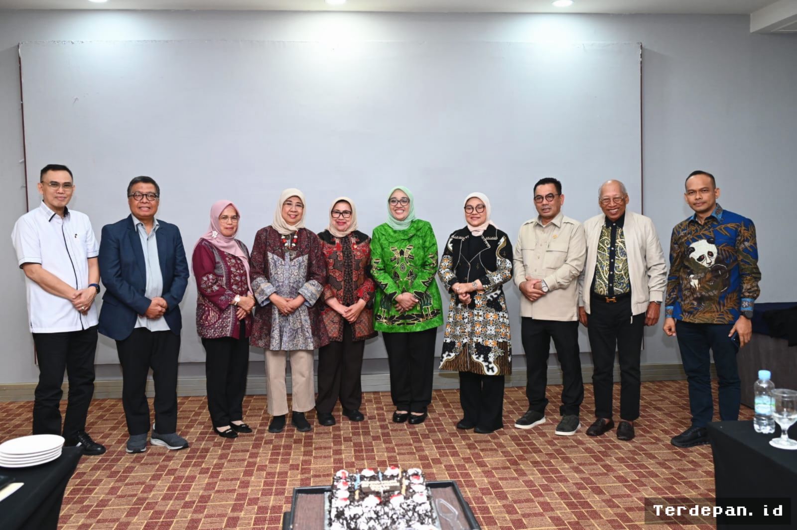 Anda meminta saya menulis ulang berita dalam format feature lengkap, tetapi isi