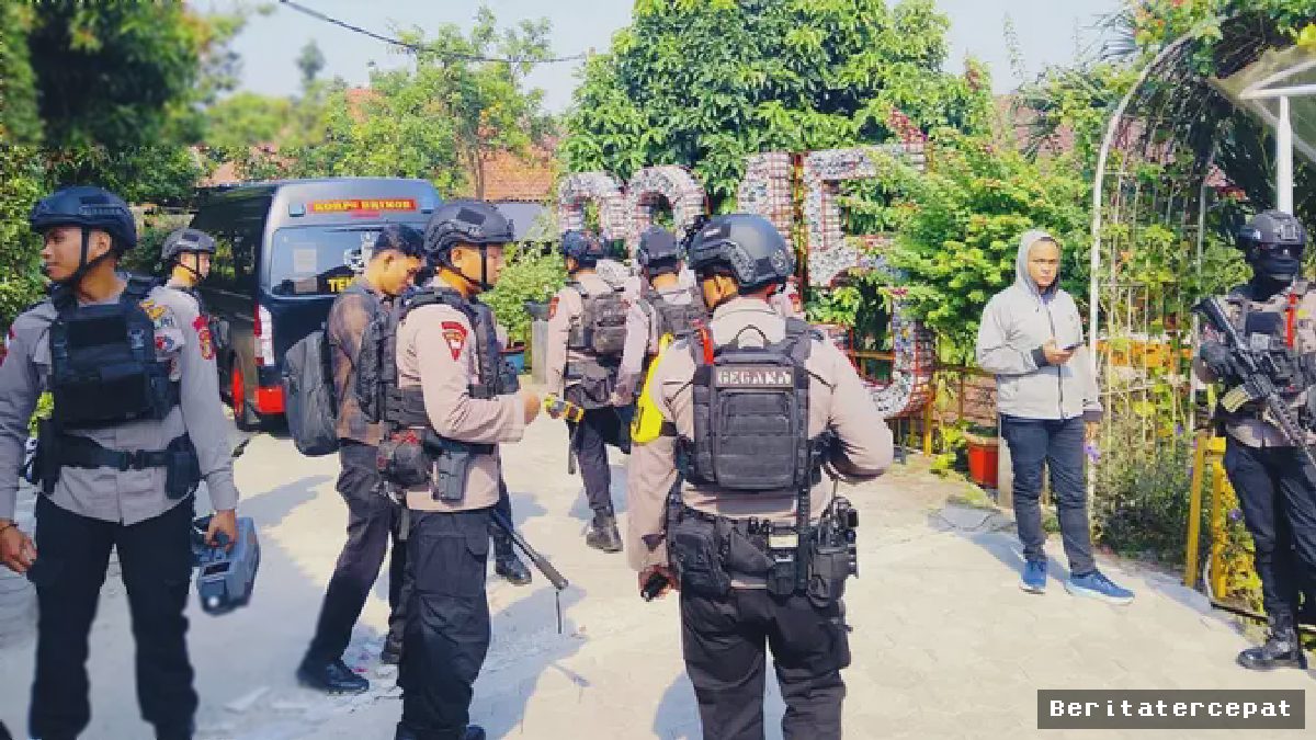 Sisir Total! Polisi Amankan SDN di Jagakarsa Pasca Teror Bom