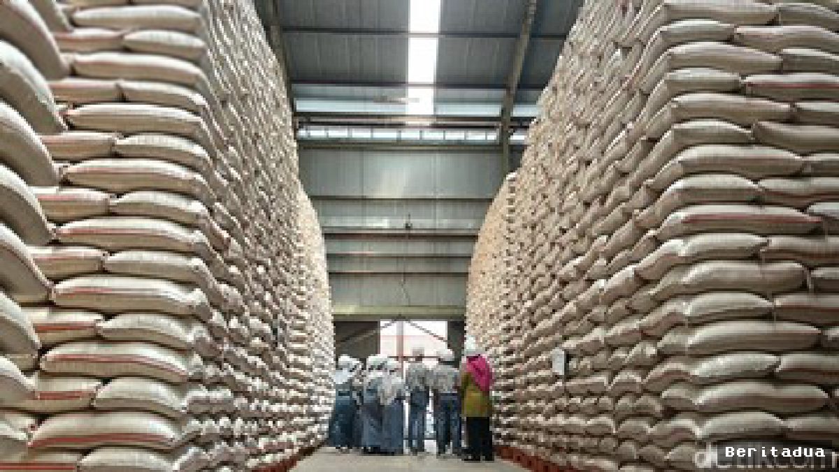 Pemerintah Siapkan 997 Ribu Ton Beras Gratis bagi 33 Juta Keluarga