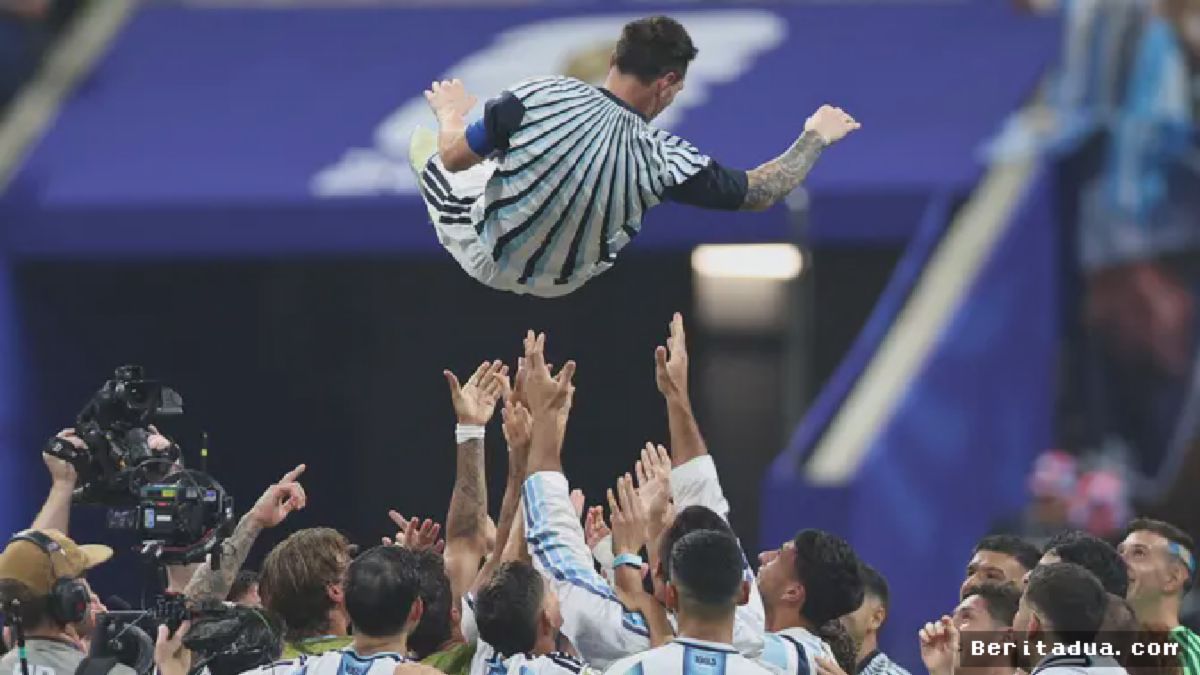 Atlanta — Argentina Lolos Perempatfinal, Messi Dipanggul Rekan Usai Kemenangan