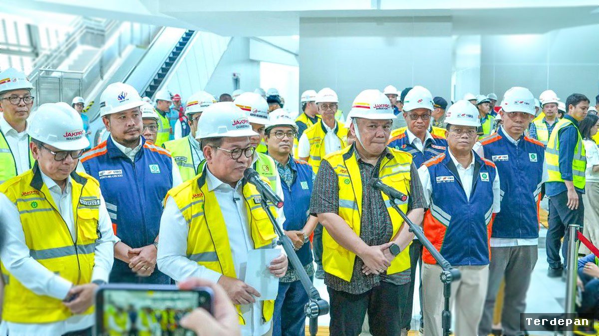 Pramono Anung Tinjau Proyek LRT Jakarta Fase 1B