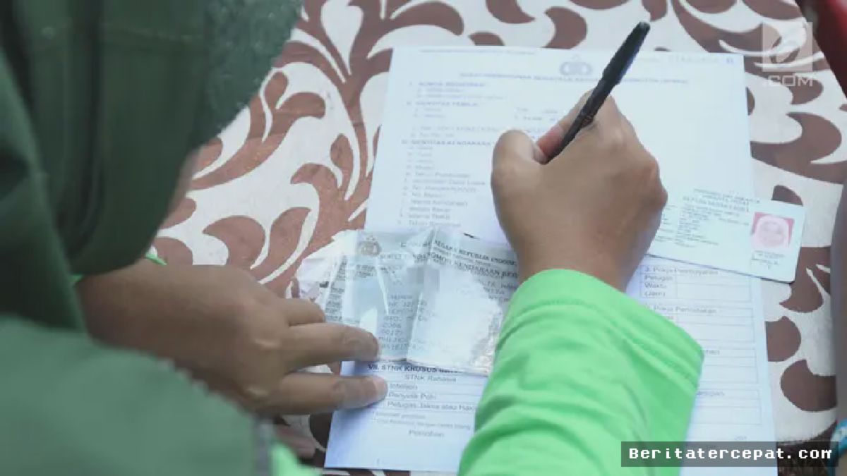 JAKARTA — Warga Serbu Gerai Samsat Keliling di CFD, Bayar Pajak Cukup Modal STNK dan KTP