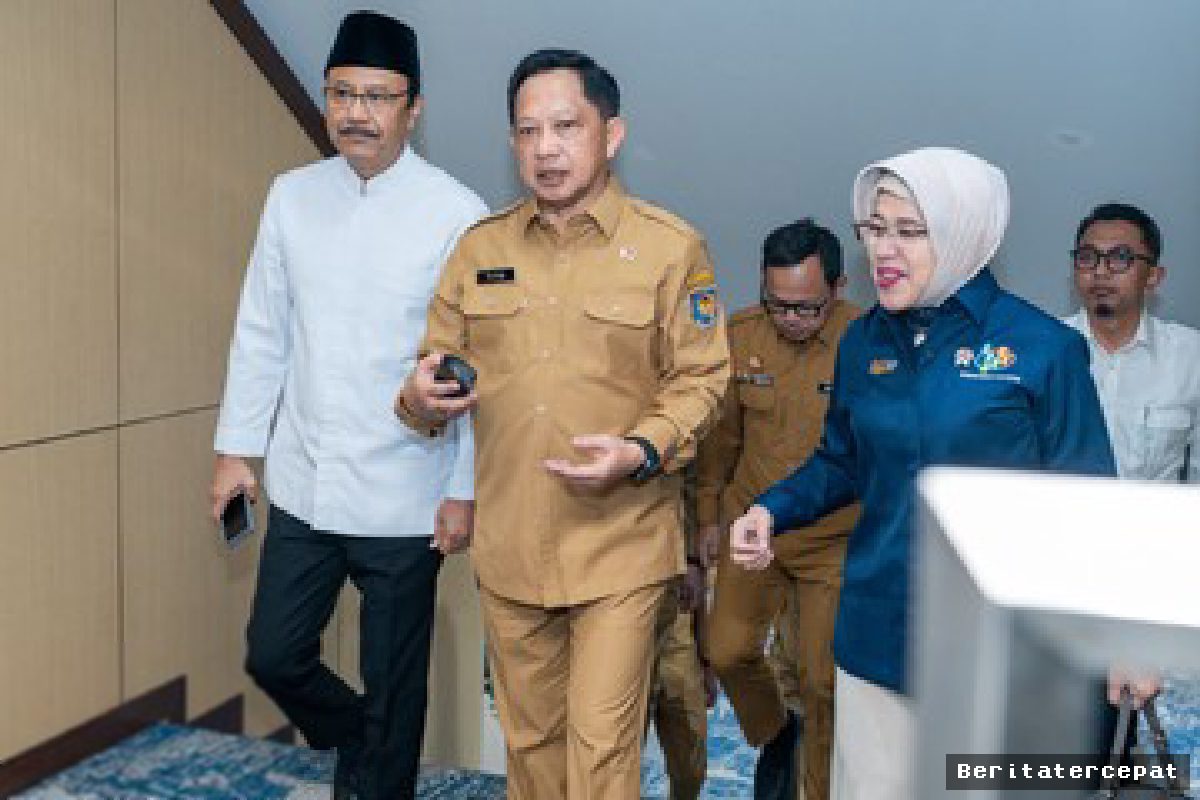 Mensos Gus Ipul Desak Pemda Perbarui DTSEN demi Bansos Tepat
