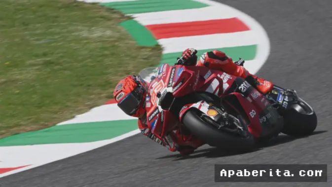 MUGELLO, Italia  — Pembalap andalan Tim Ducati Lenovo, Marc Marquez, menunjukkan performa menjanjikan dalam sesi latihan bebas kedua (FP2) Grand Prix MotoGP Italia di Sirkuit Mugello, Jumat (29/5/2026). Juara dunia delapan kali itu tampak nyaman menggeber Desmosedici GP26, mencatatkan waktu terbaik yang menempatkannya di posisi tiga besar sesi tersebut.