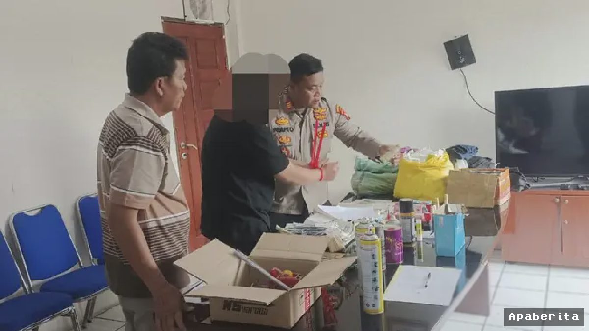 Polisi Gerebek Pabrik Uang Palsu di Jakarta Timur
