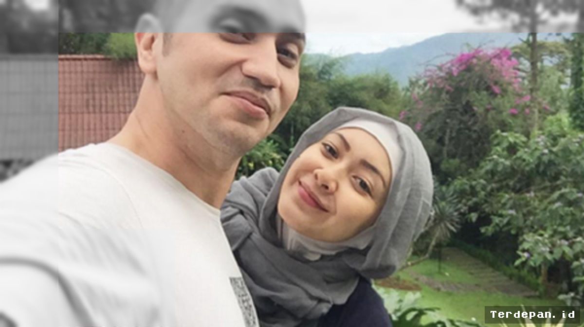 JAKARTA — Istri mendiang Gary Iskak, Richa Novisha, mengungkapkan pengalaman emosional yang