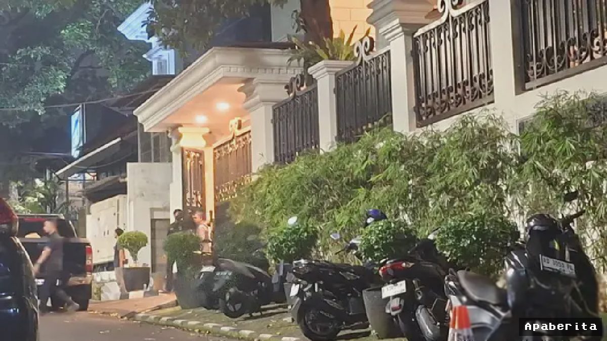 KPK Geledah Rumah Jampidsus Febrie Adriansyah di Jakarta Selatan