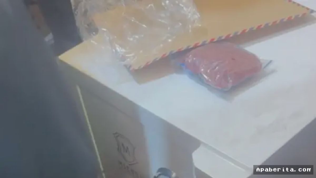Kortastipidkor Sita Brankas Berisi Valas di Kafe De’Klan