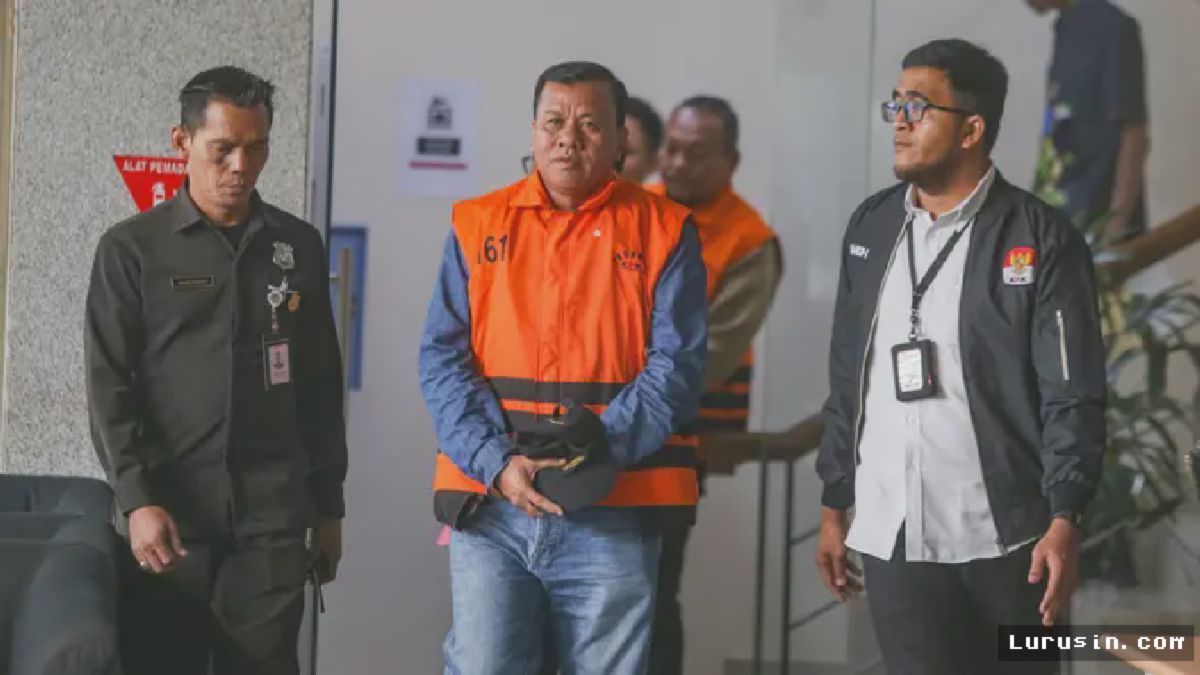KPK Resmi Tahan Bupati Kuansing Suhardiman Amby