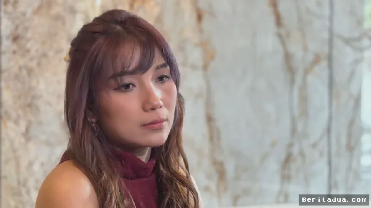 Fangfang Beberkan Awal Perkenalan dengan Vicky Prasetyo