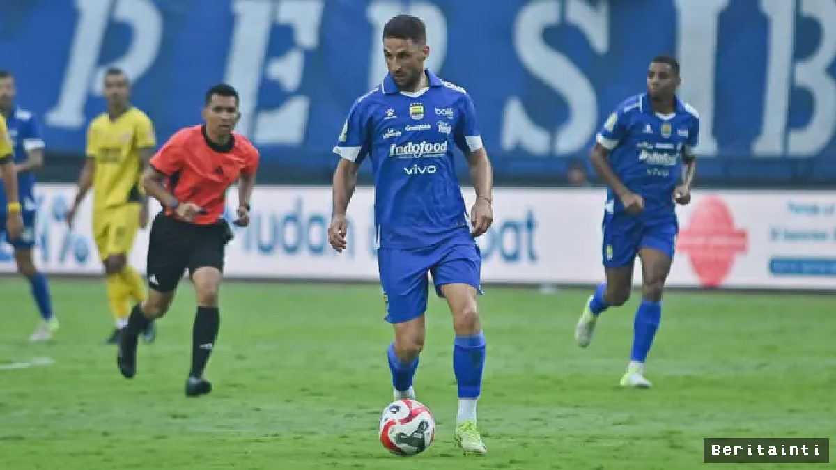 Luciano Guaycochea: Jenderal Lapangan Tengah Persib Bandung