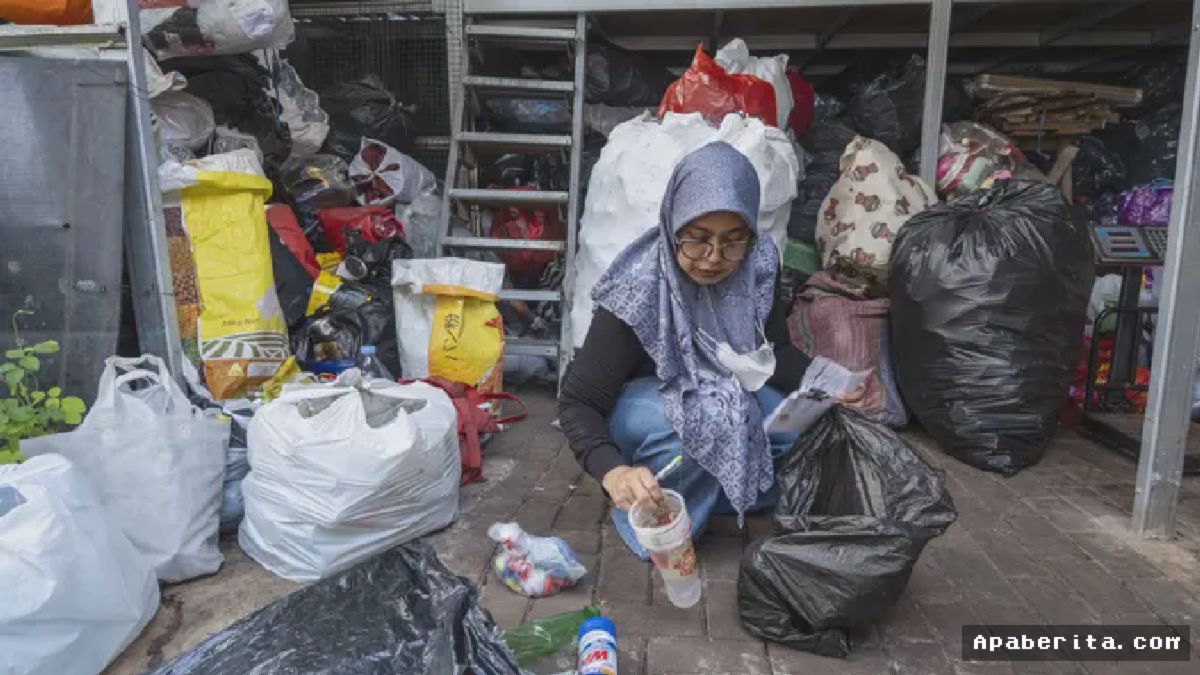 Jakarta Wajibkan Warga Pilah Sampah dari Rumah